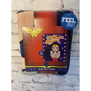 Wonder Woman Throw Blanket Silky Soft  40" x 50" Purple Stars DC Comic NEW